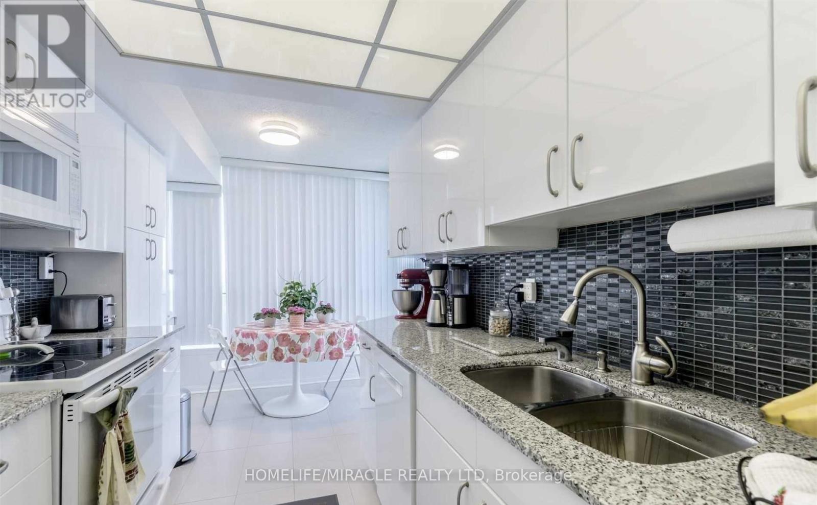 902 - 12 Laurelcrest Street, Brampton, Ontario  L6S 5Y4 - Photo 12 - W13017322