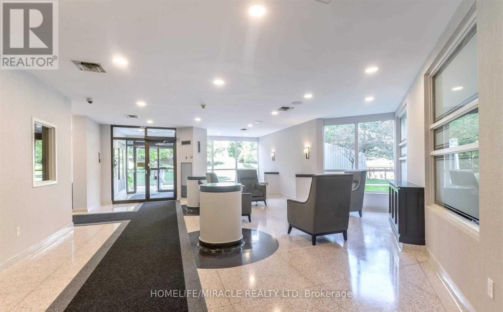 902 - 12 Laurelcrest Street, Brampton, Ontario  L6S 5Y4 - Photo 2 - W13017322