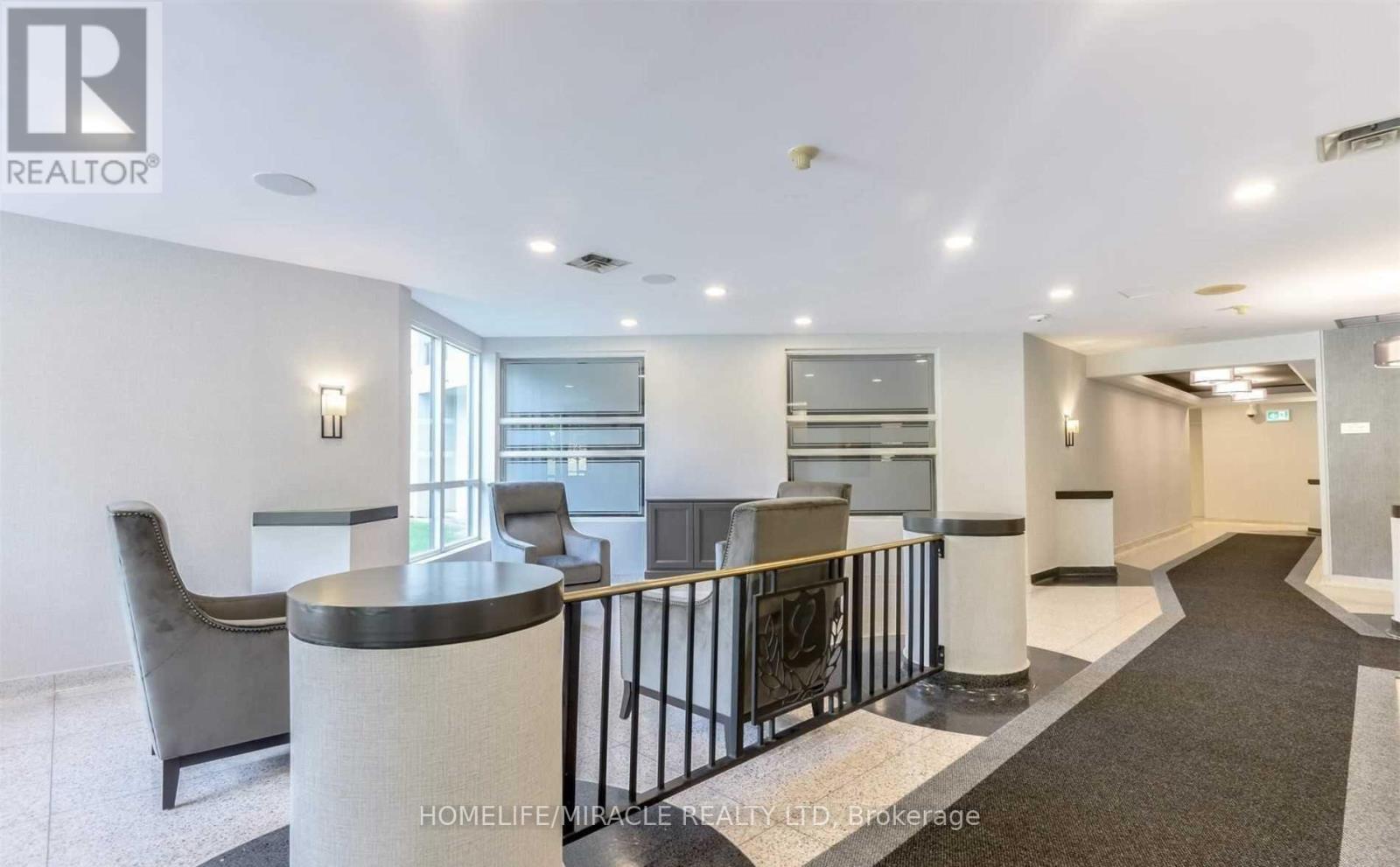 902 - 12 Laurelcrest Street, Brampton, Ontario  L6S 5Y4 - Photo 3 - W13017322