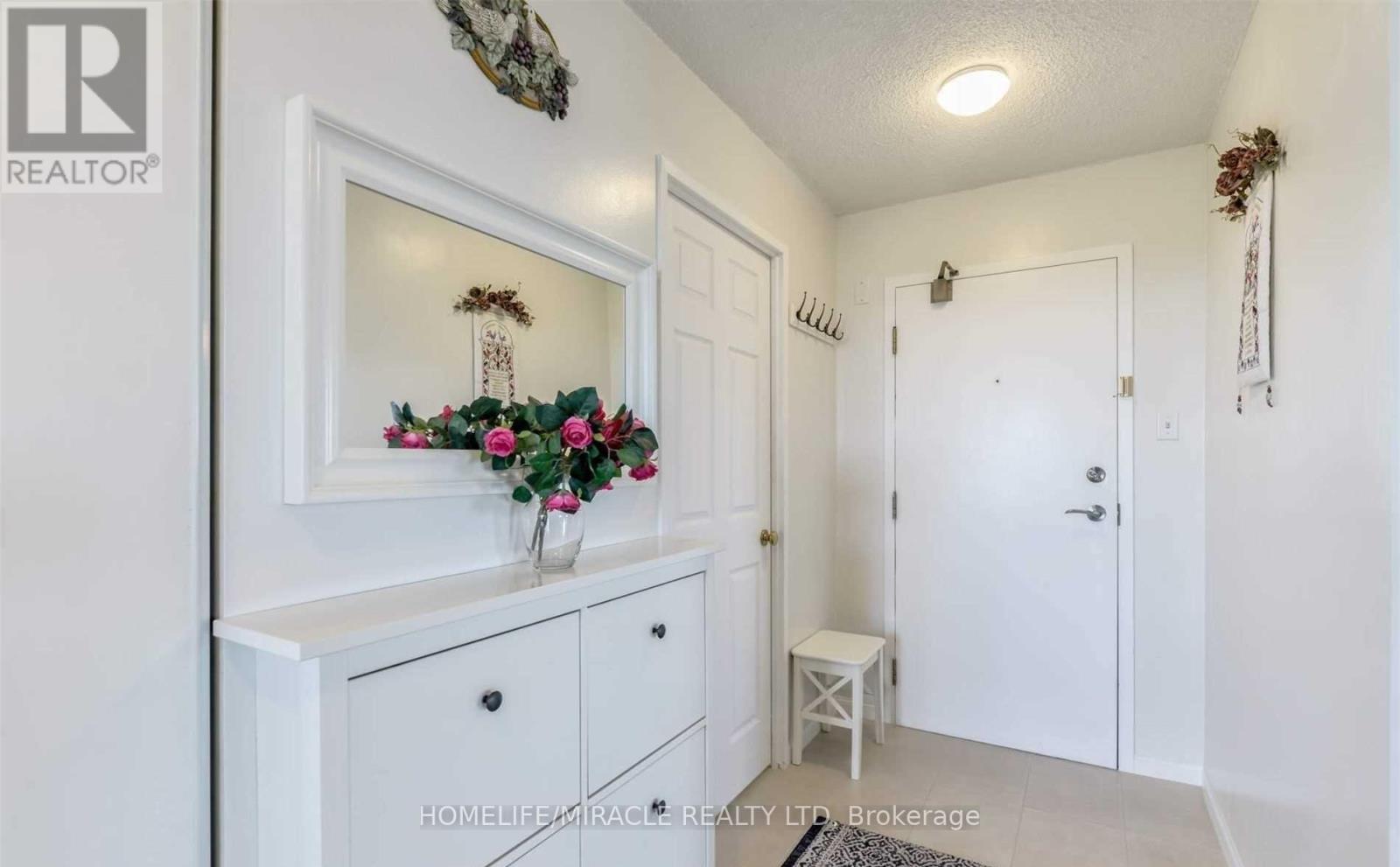 902 - 12 Laurelcrest Street, Brampton, Ontario  L6S 5Y4 - Photo 4 - W13017322