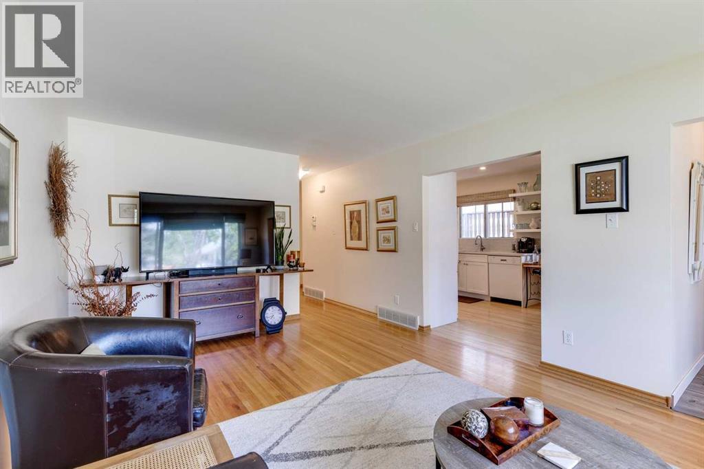 1333 Rosehill Drive Nw, Calgary, Alberta  T2K 1M3 - Photo 9 - A2302742