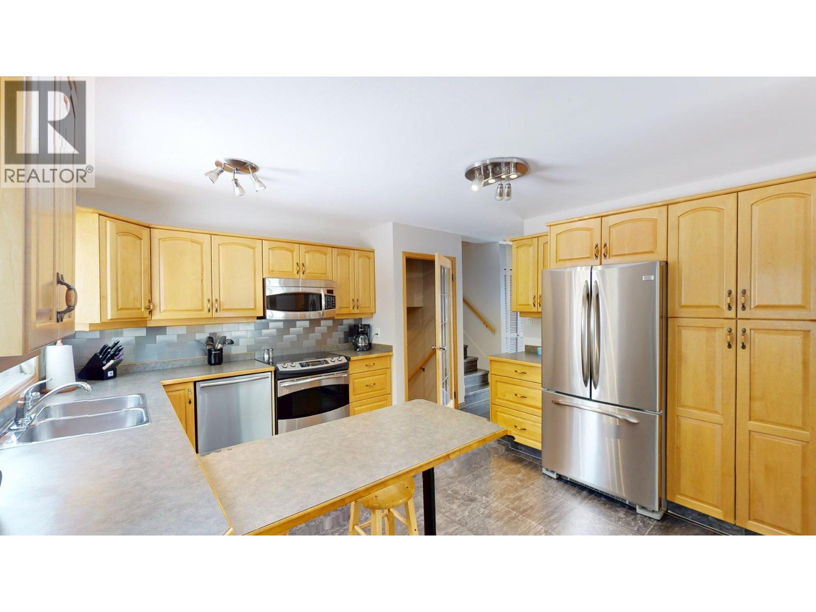 771 Ferguson Crescent, Elkford, British Columbia  V0B 1H0 - Photo 3 - 10375202