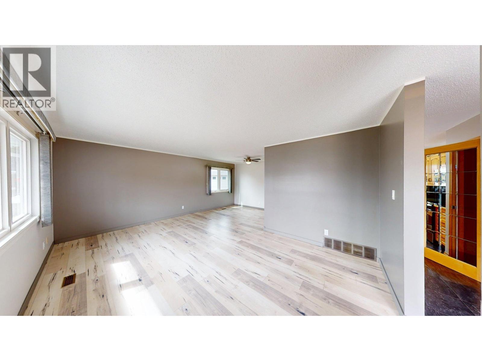 771 Ferguson Crescent, Elkford, British Columbia  V0B 1H0 - Photo 7 - 10375202