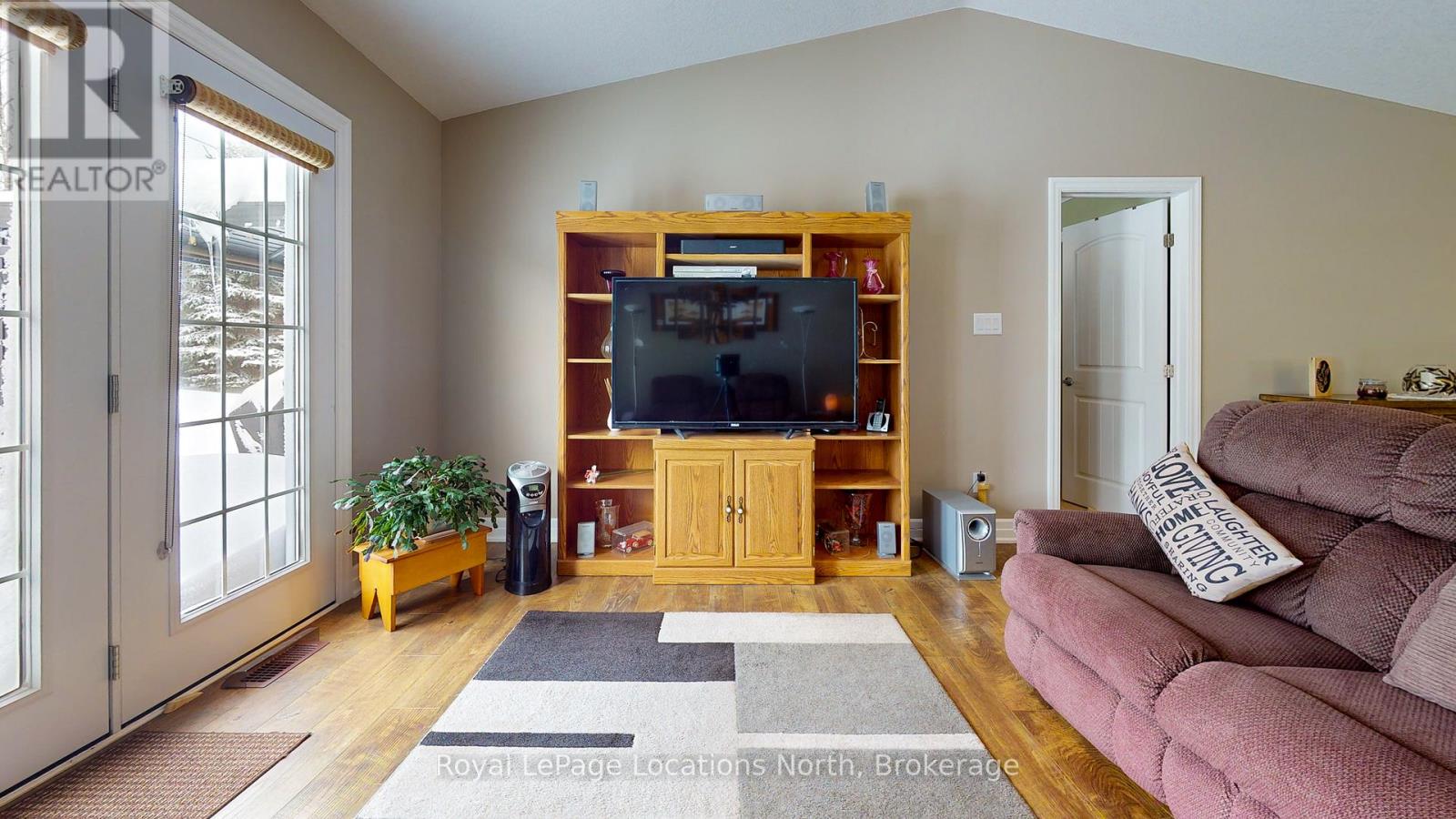 54 New York Avenue, Wasaga Beach, Ontario  L9Z 3A8 - Photo 10 - S13017352