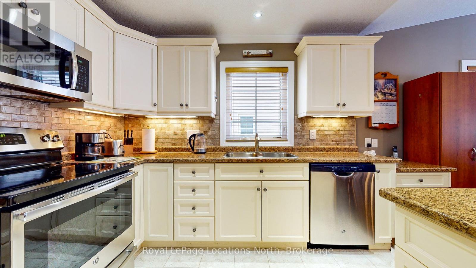 54 New York Avenue, Wasaga Beach, Ontario  L9Z 3A8 - Photo 17 - S13017352