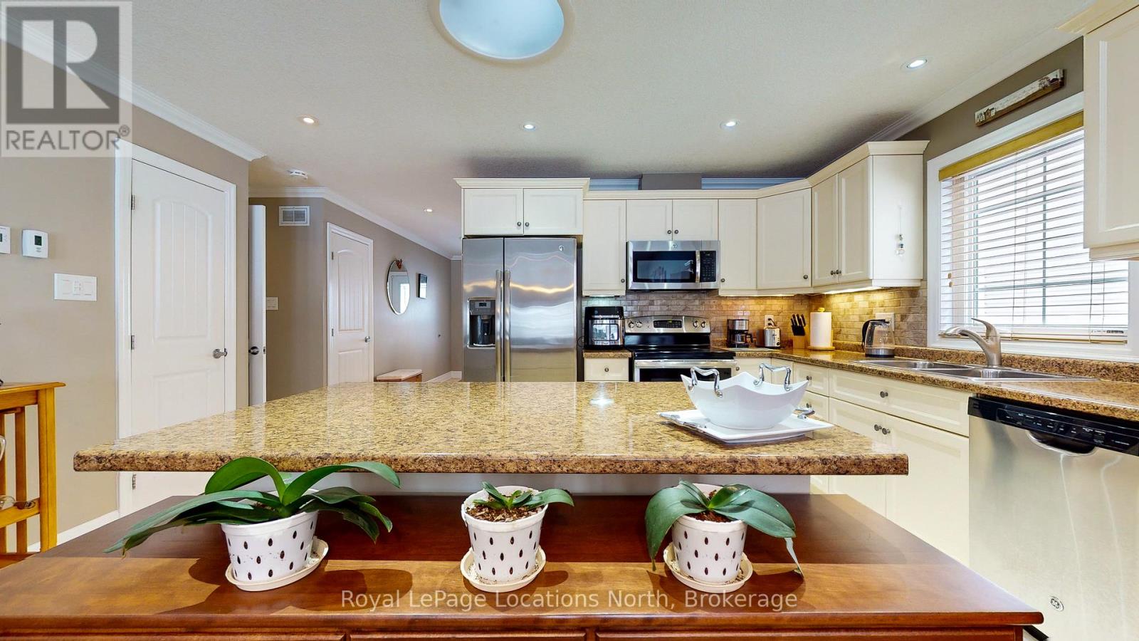 54 New York Avenue, Wasaga Beach, Ontario  L9Z 3A8 - Photo 20 - S13017352