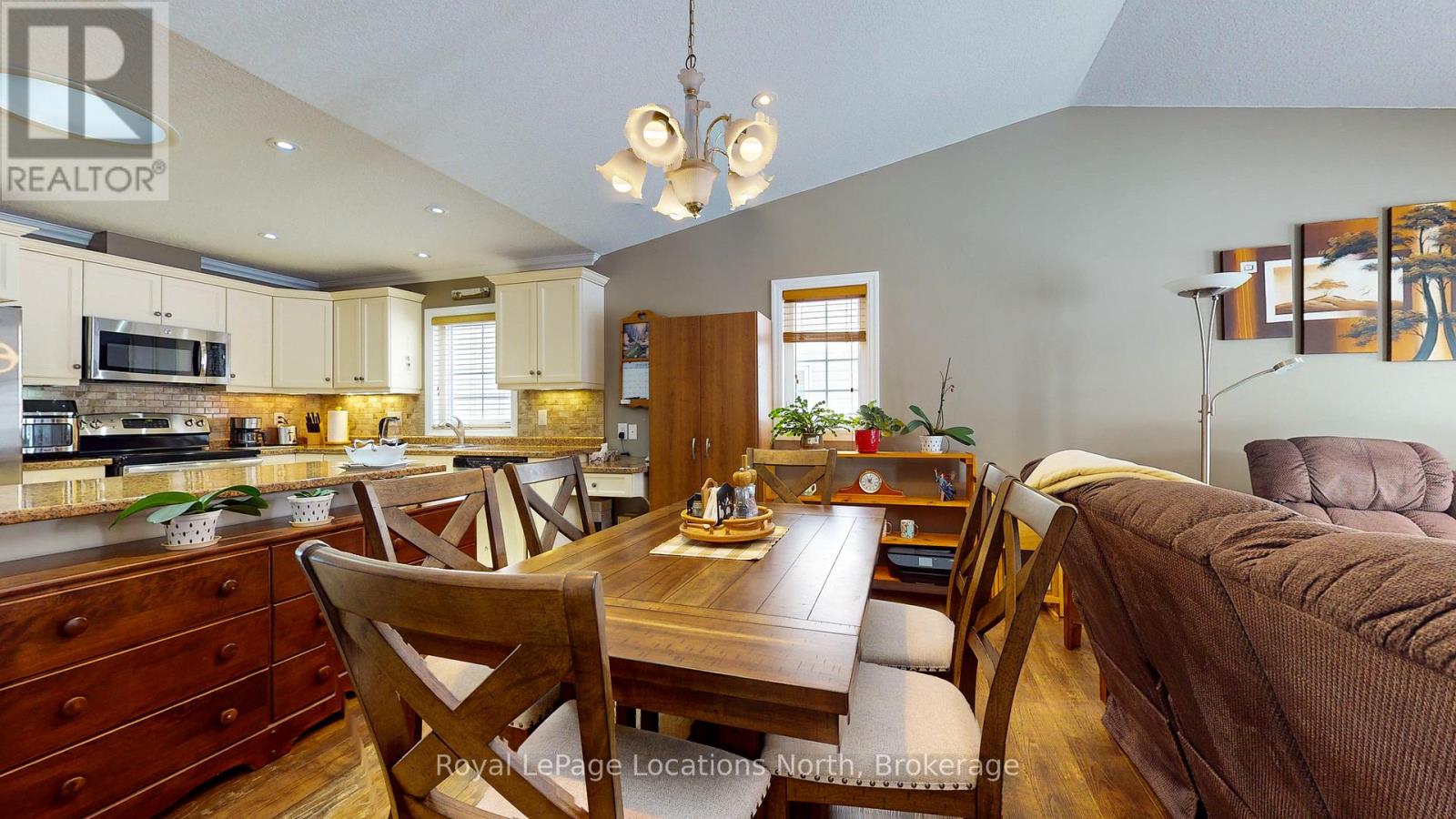 54 New York Avenue, Wasaga Beach, Ontario  L9Z 3A8 - Photo 23 - S13017352