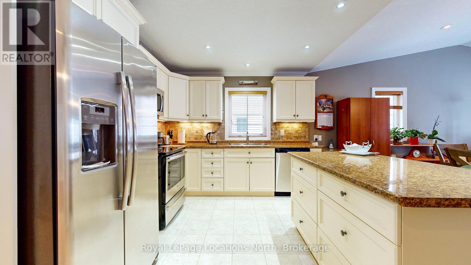 54 New York Avenue, Wasaga Beach, Ontario  L9Z 3A8 - Photo 6 - S13017352