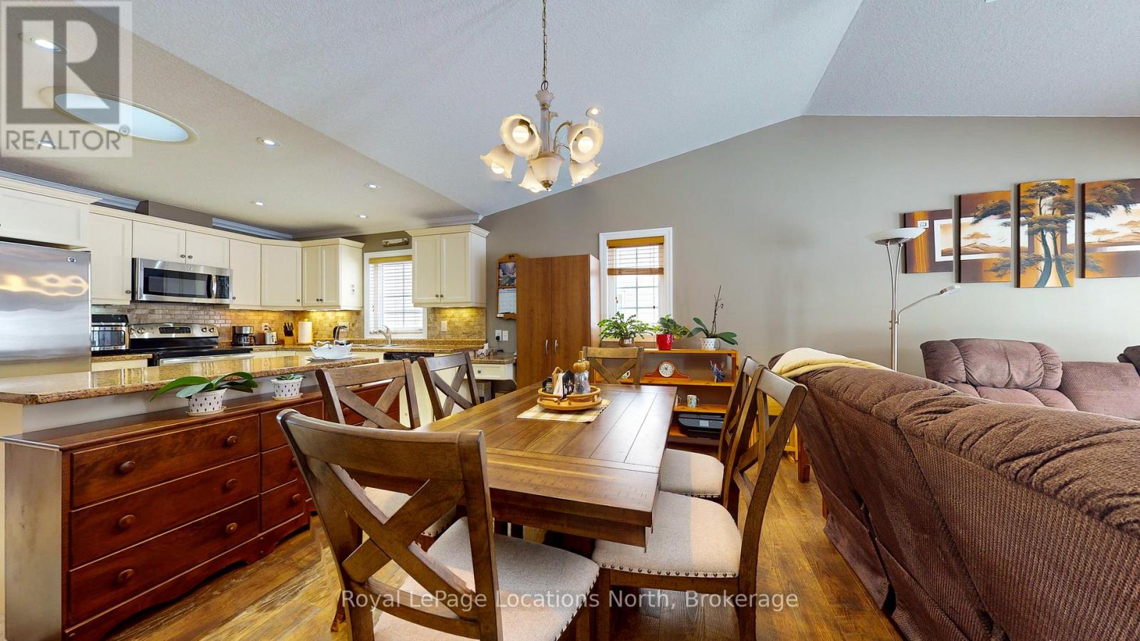 54 New York Avenue, Wasaga Beach, Ontario  L9Z 3A8 - Photo 8 - S13017352