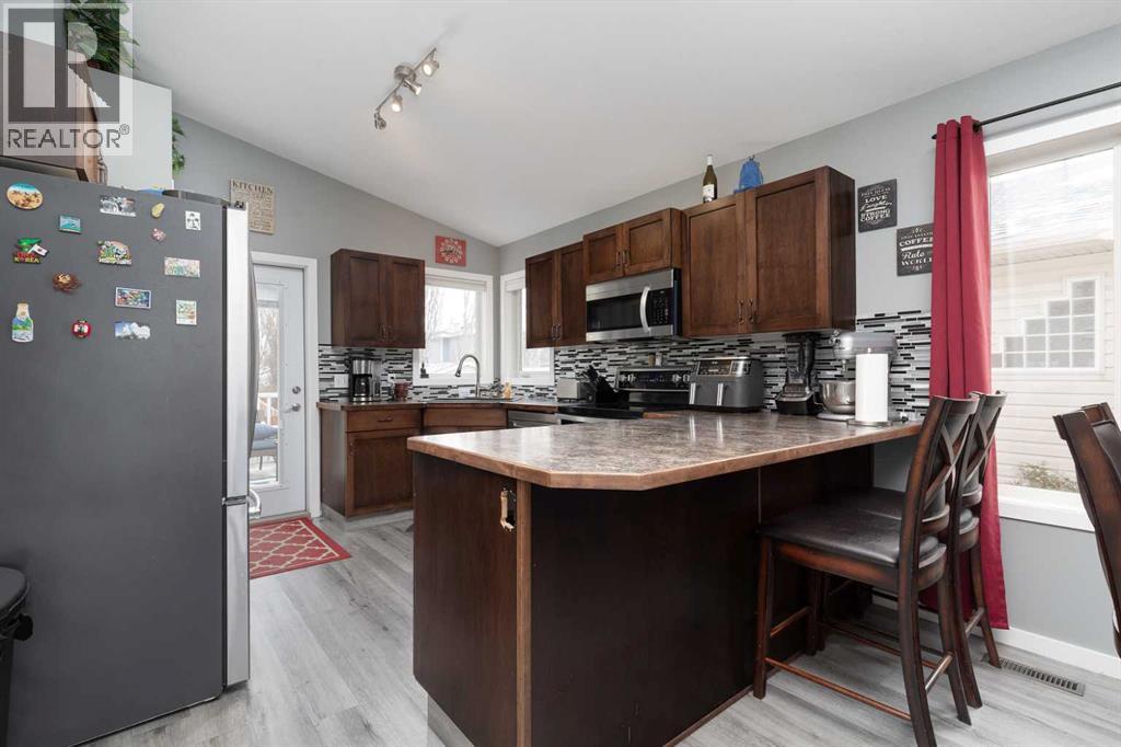 53 St James Crescent N, Lethbridge, Alberta  T1H 6M5 - Photo 7 - A2302633