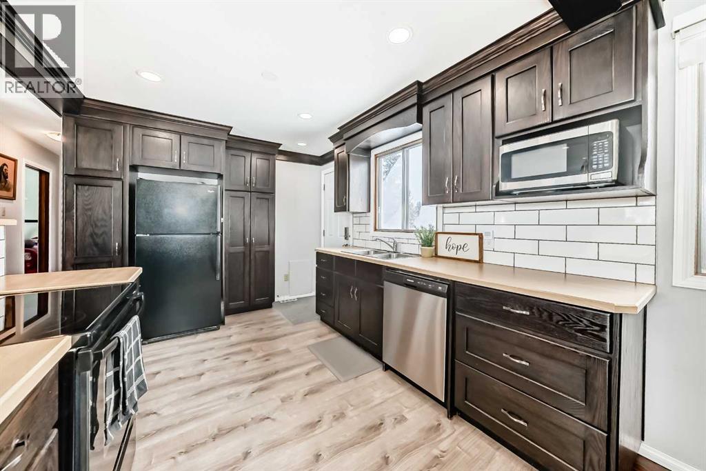 4811 46 Street, Ponoka, Alberta  T4J 1M2 - Photo 3 - A2296995