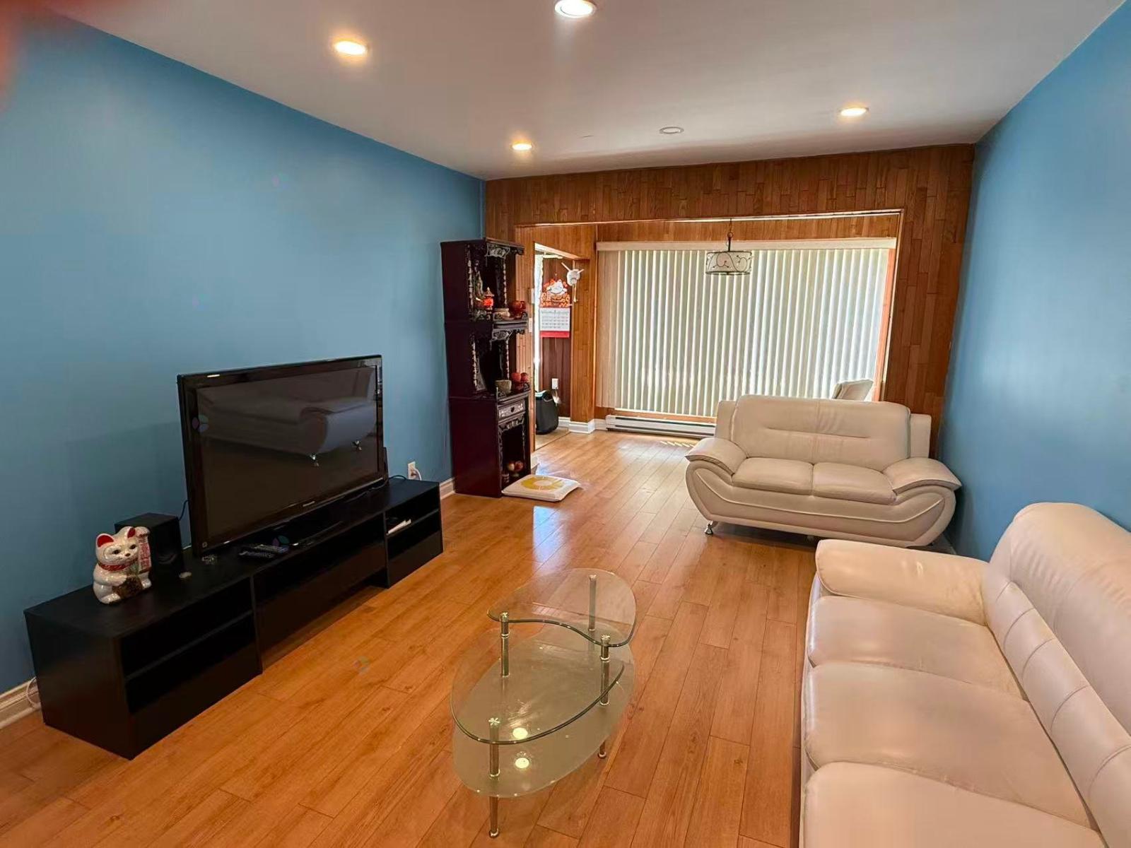 8390 24e Avenue Montréal (Villeray/Saint-Michel/Parc-Extension) Quebec Canada H1Z3Z1 2