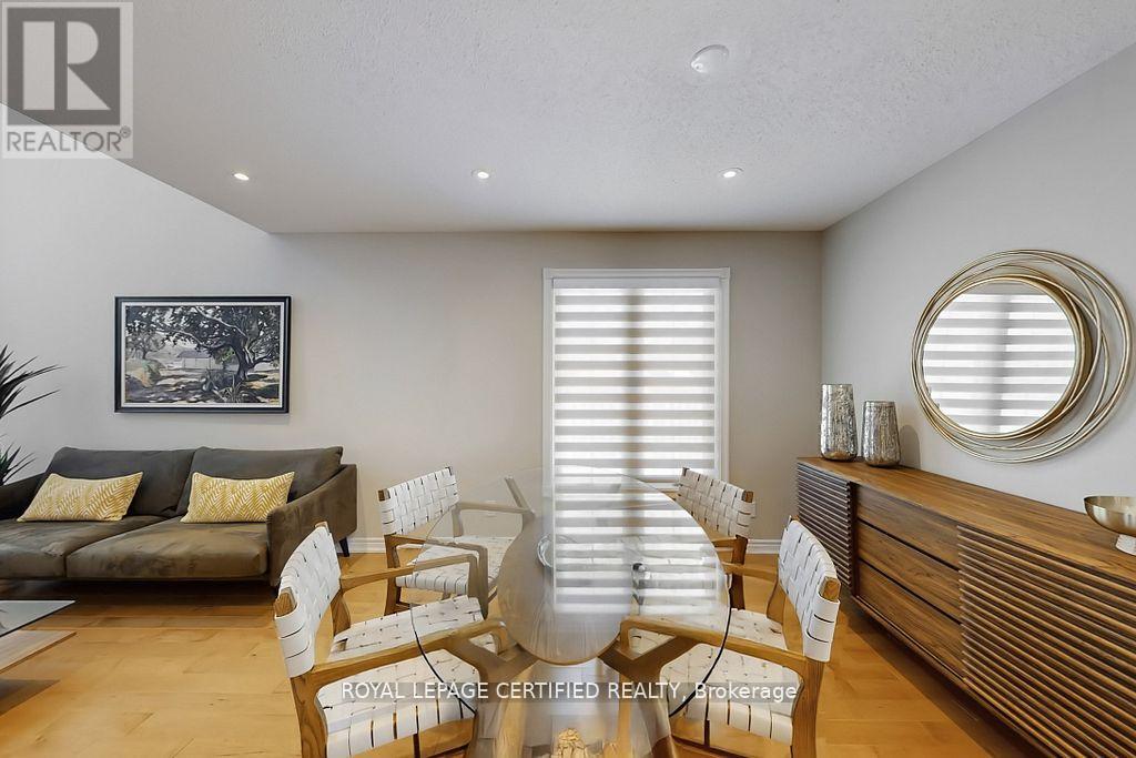 3898 Parkgate Drive, Mississauga, Ontario  L5N 7B4 - Photo 8 - W12964462