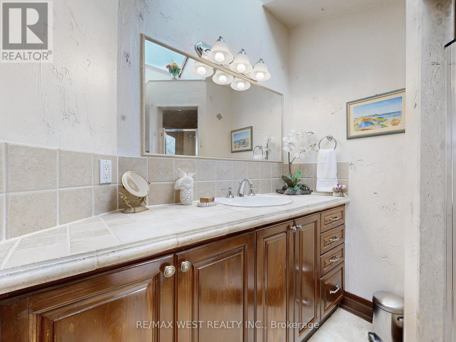 69 Mayfield Avenue, Toronto, Ontario  M6S 1K4 - Photo 24 - W13004458