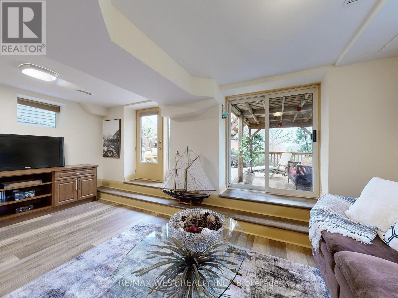 69 Mayfield Avenue, Toronto, Ontario  M6S 1K4 - Photo 31 - W13004458