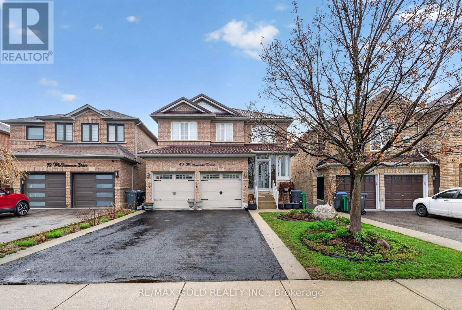 94 Mccrimmon Drive, Brampton, Ontario  L7A 2Z6 - Photo 2 - W13016722