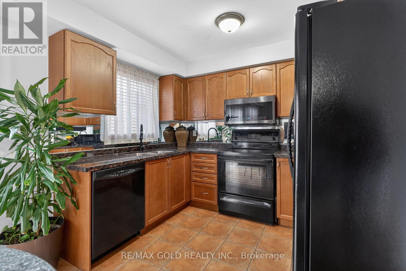 94 Mccrimmon Drive, Brampton, Ontario  L7A 2Z6 - Photo 13 - W13016722