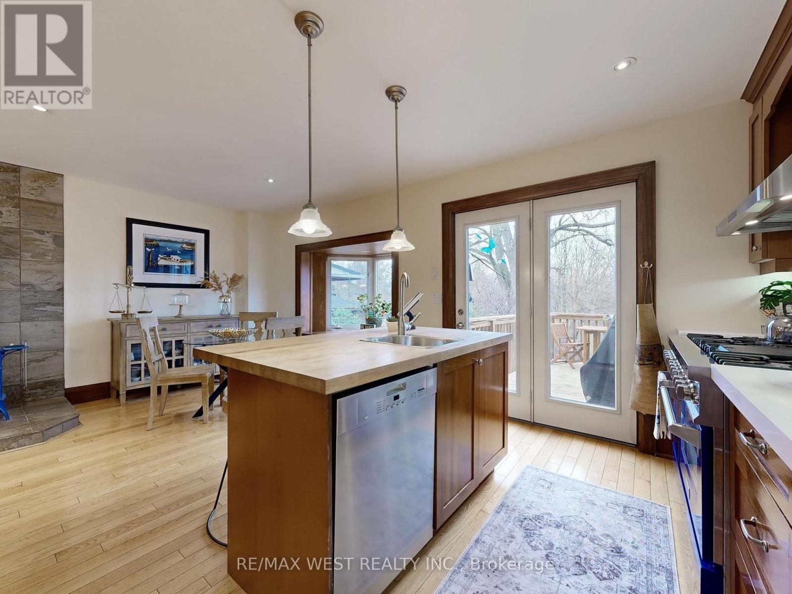 69 Mayfield Avenue, Toronto, Ontario  M6S 1K4 - Photo 15 - W13004458