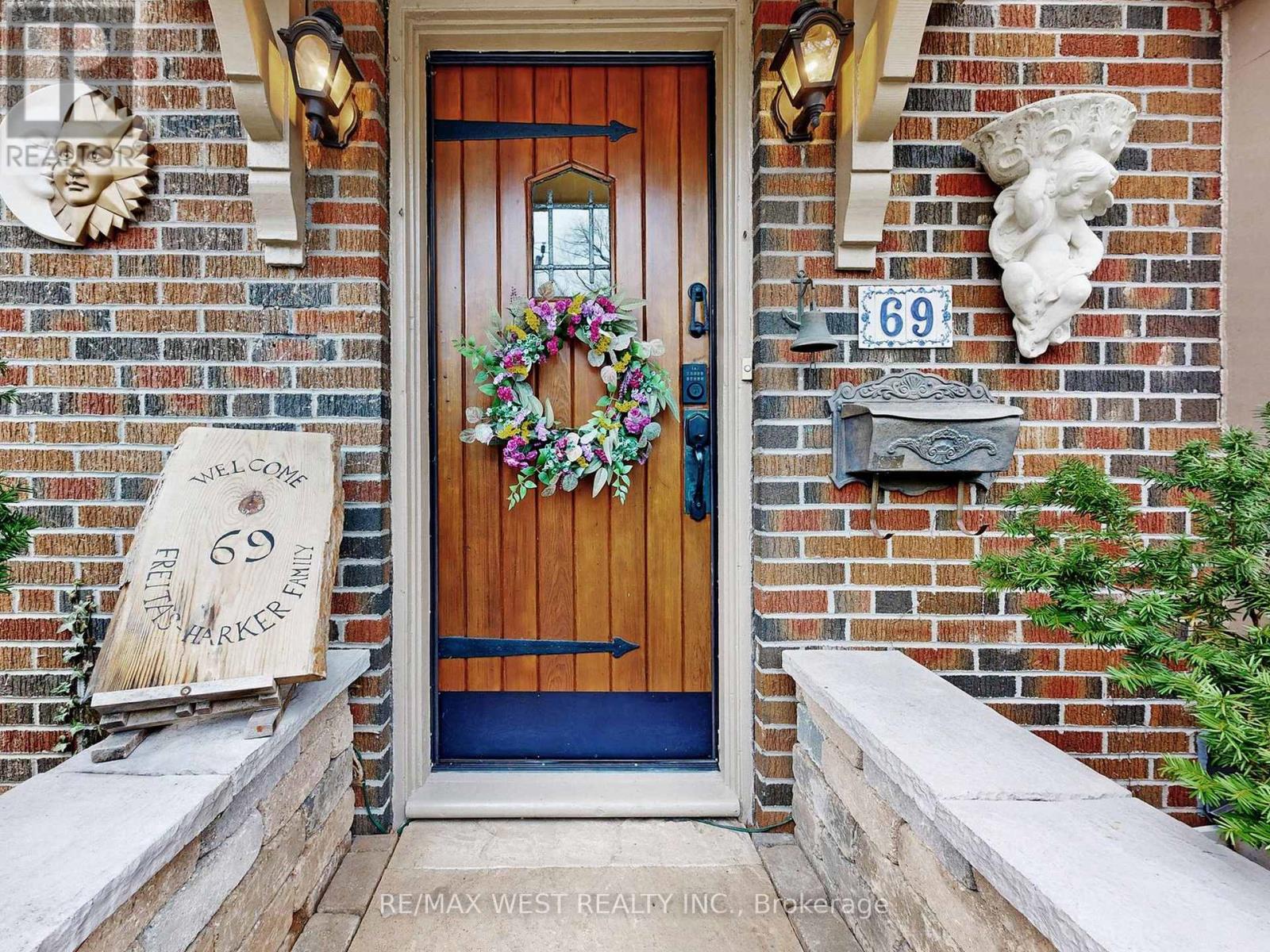 69 Mayfield Avenue, Toronto, Ontario  M6S 1K4 - Photo 5 - W13004458