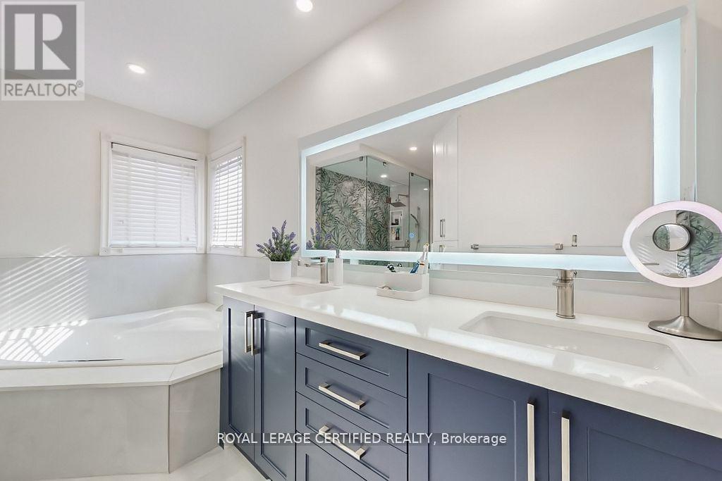 3898 Parkgate Drive, Mississauga, Ontario  L5N 7B4 - Photo 25 - W12964462