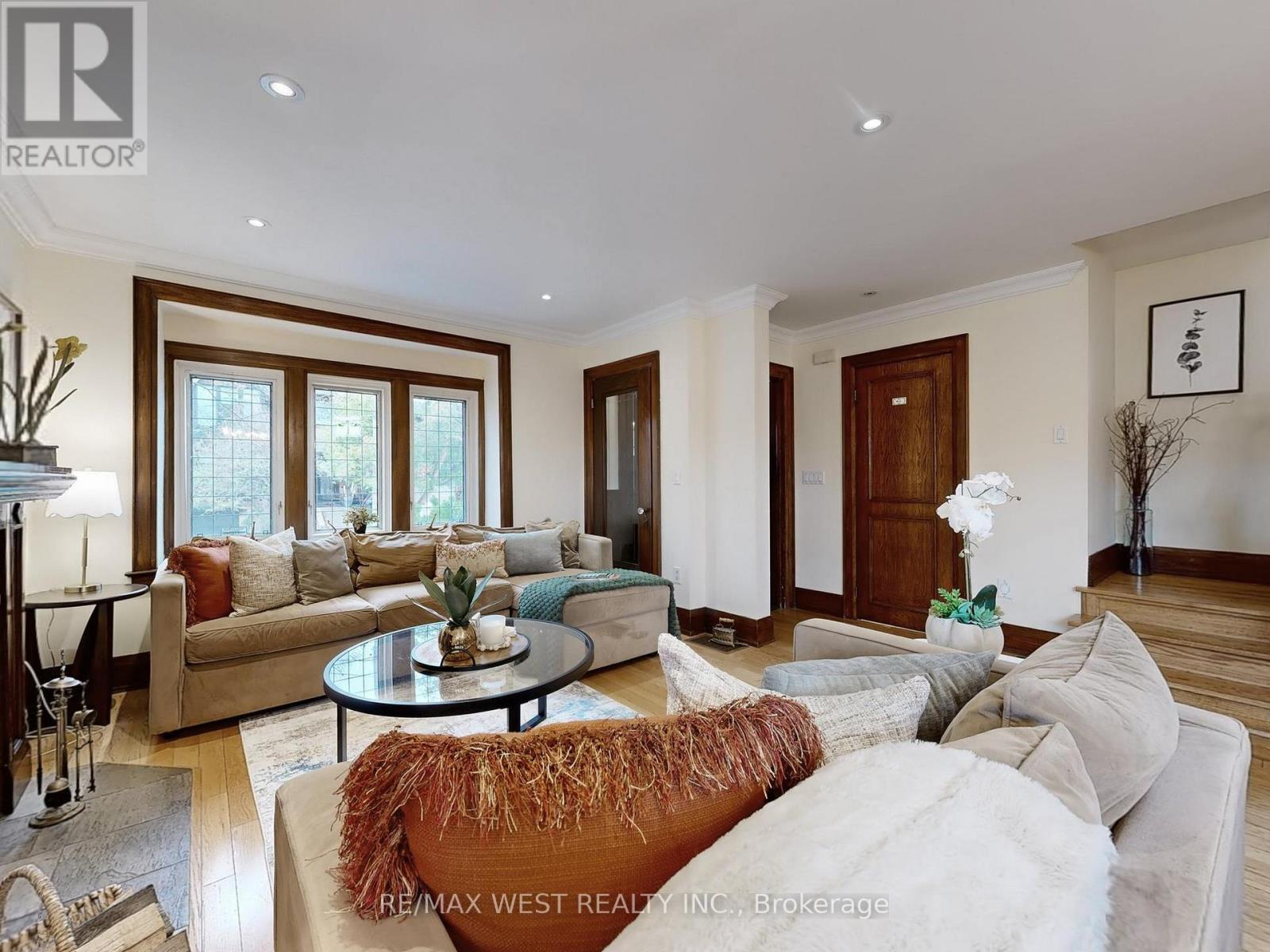 69 Mayfield Avenue, Toronto, Ontario  M6S 1K4 - Photo 6 - W13004458