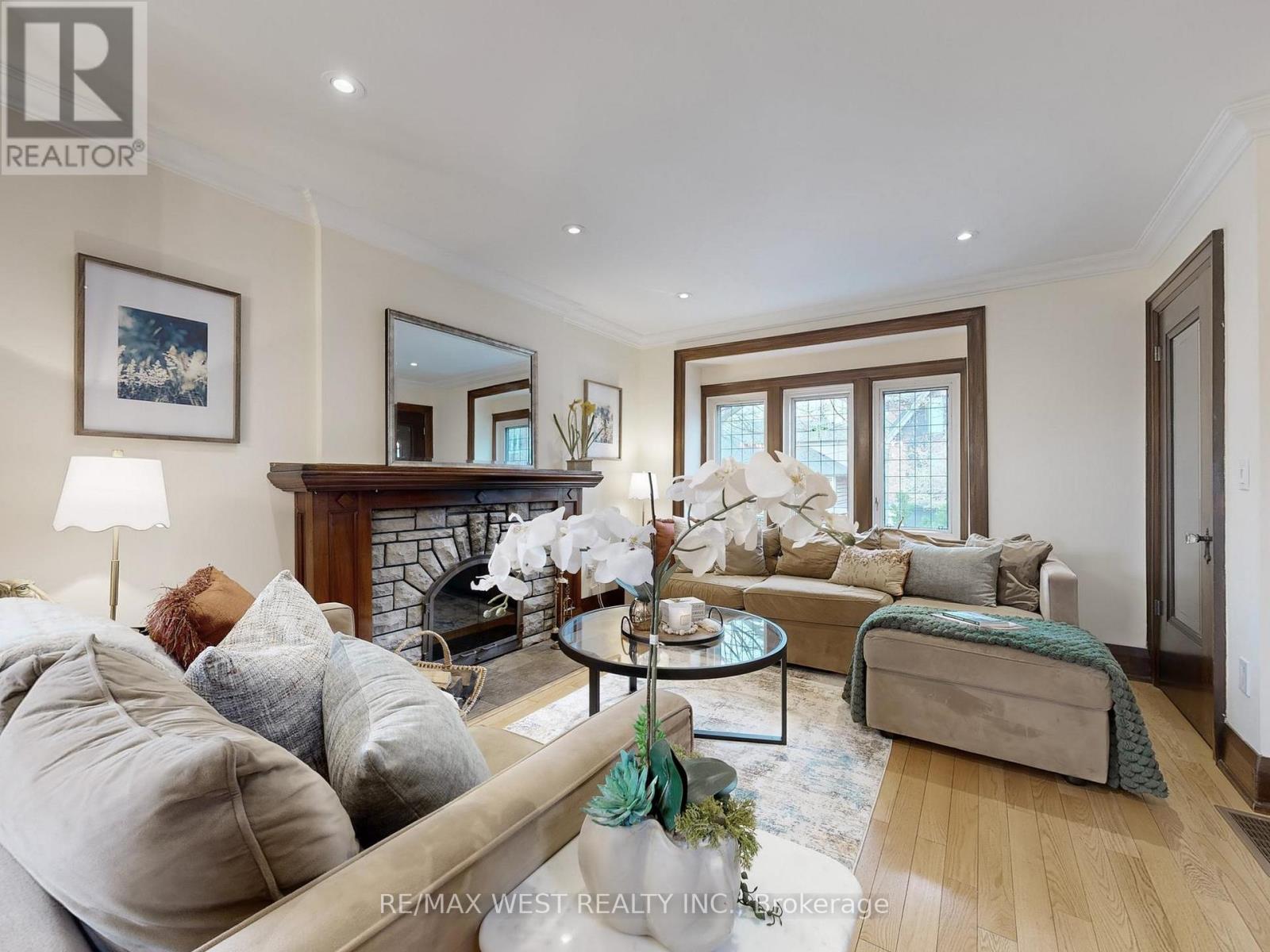 69 Mayfield Avenue, Toronto, Ontario  M6S 1K4 - Photo 7 - W13004458