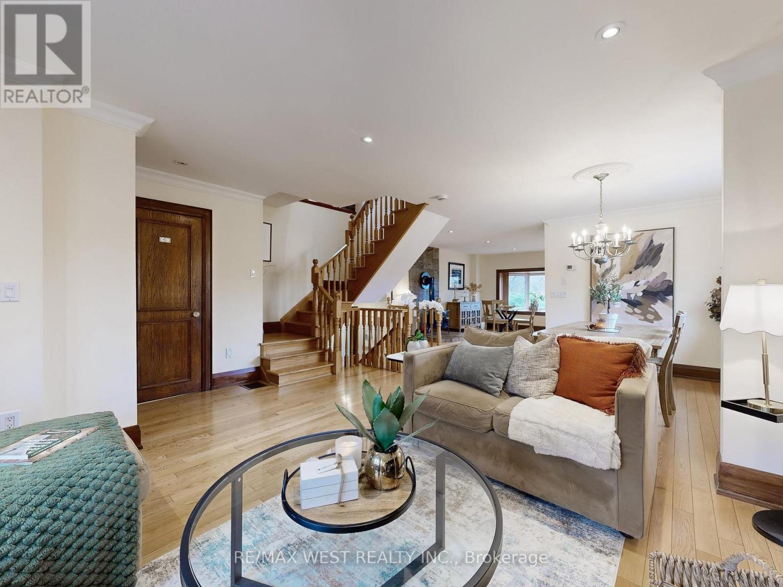 69 Mayfield Avenue, Toronto, Ontario  M6S 1K4 - Photo 8 - W13004458