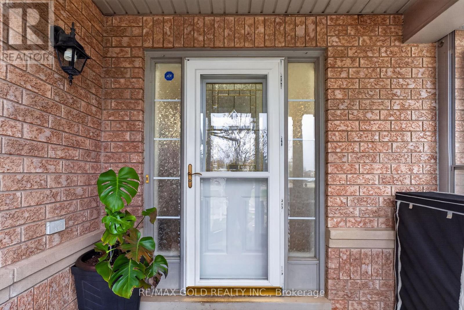 94 Mccrimmon Drive, Brampton, Ontario  L7A 2Z6 - Photo 4 - W13016722