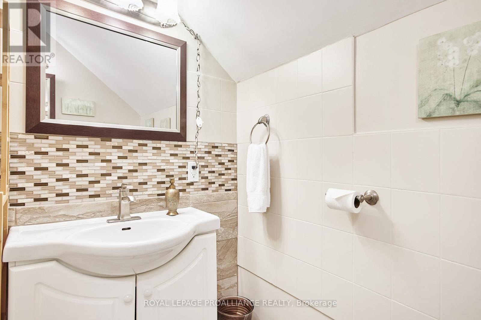 408 East Street, Prescott, Ontario  K0E 1T0 - Photo 36 - X12574146