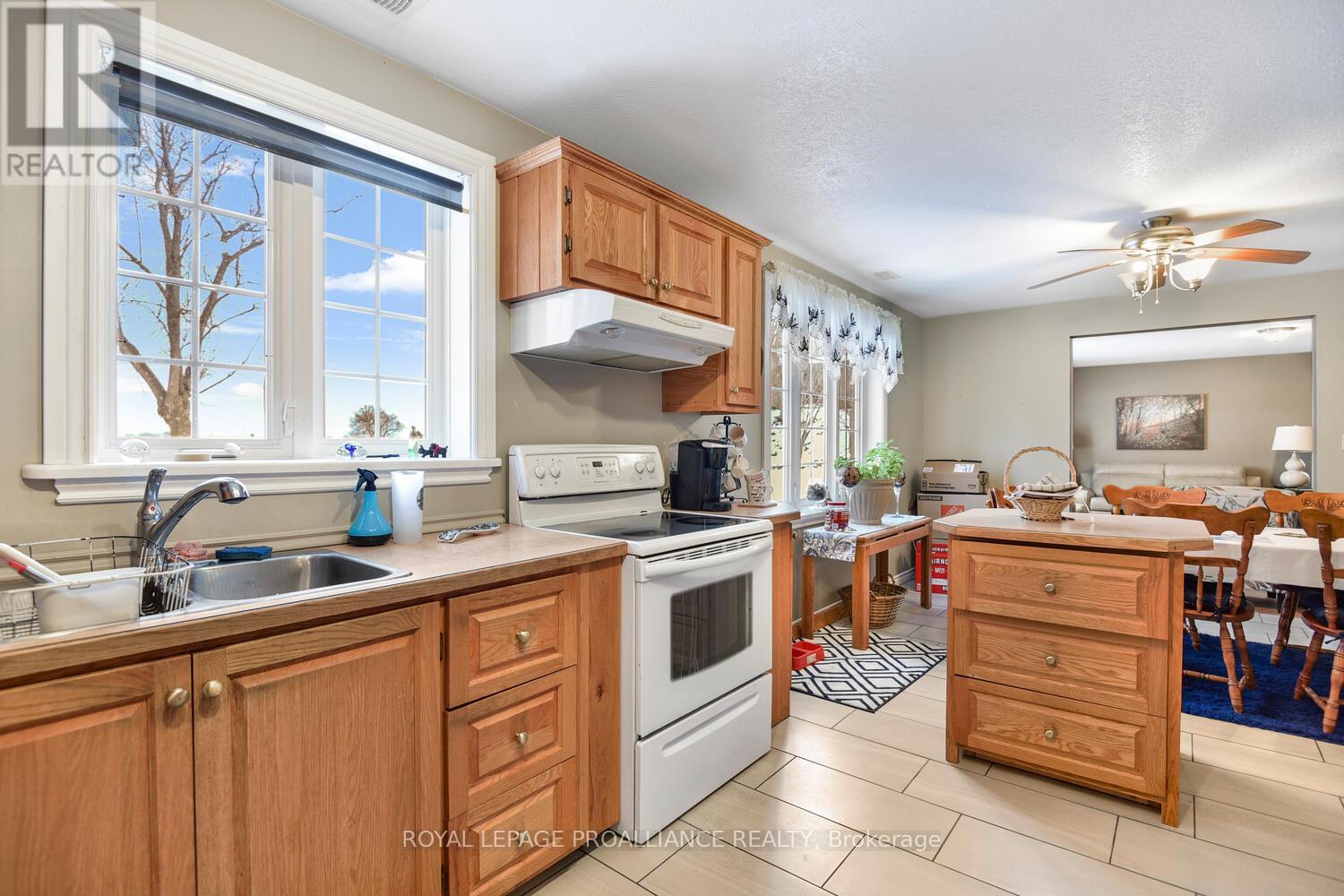 2111 County Road 2 Road E, Edwardsburgh/cardinal, Ontario  K0E 1T1 - Photo 11 - X12696346