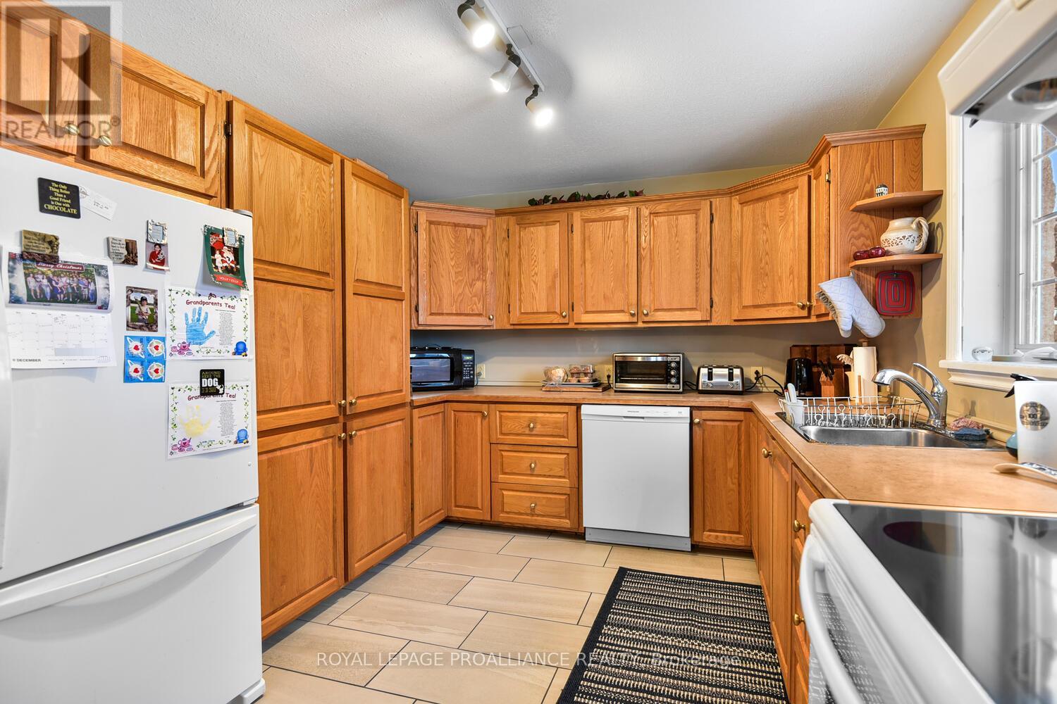 2111 County Road 2 Road E, Edwardsburgh/cardinal, Ontario  K0E 1T1 - Photo 10 - X12696346