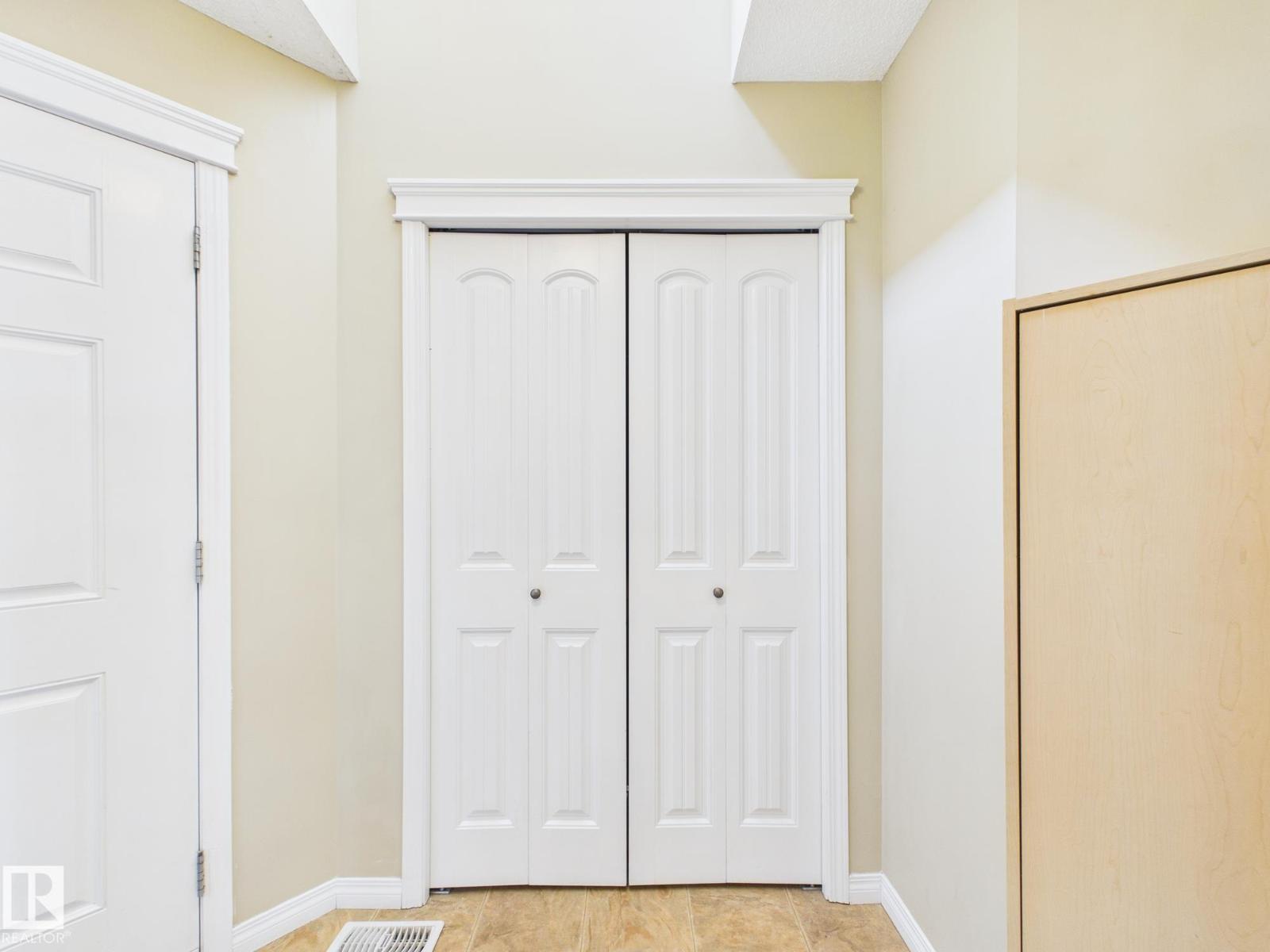 9073 Scott Cr Nw, Edmonton, Alberta  T6R 0E7 - Photo 10 - E4483128