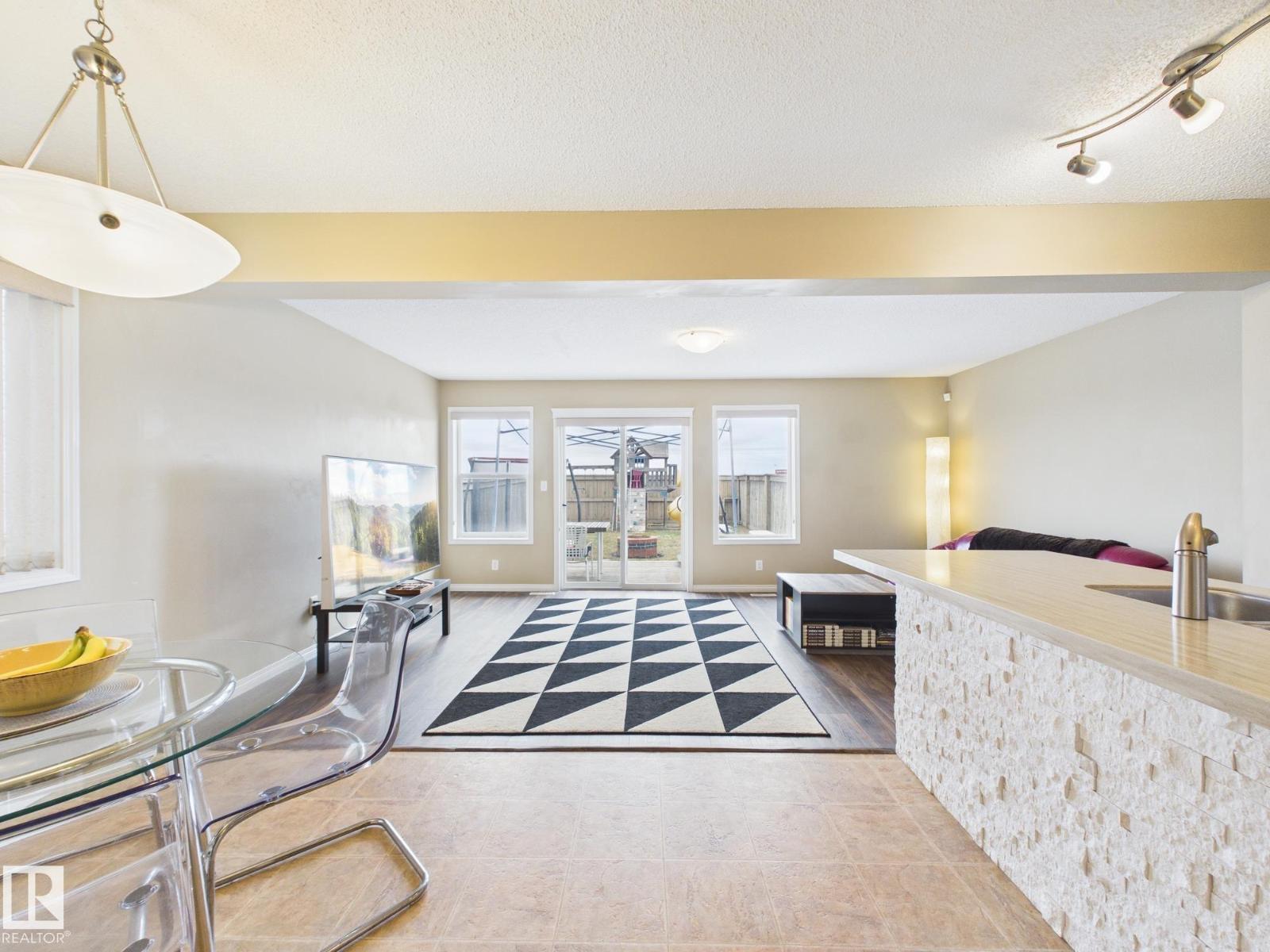 9073 Scott Cr Nw, Edmonton, Alberta  T6R 0E7 - Photo 11 - E4483128