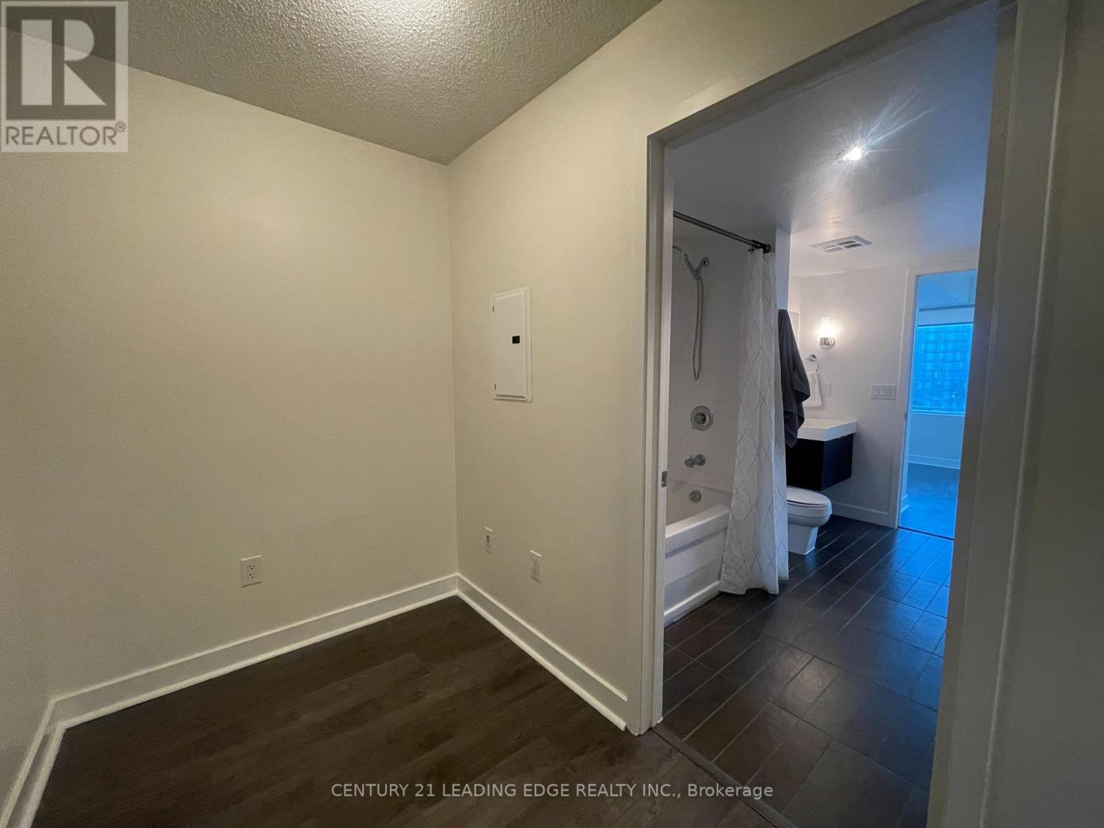 3211 - 25 Telegram Mews, Toronto, Ontario  M5V 3Z1 - Photo 3 - C13017400