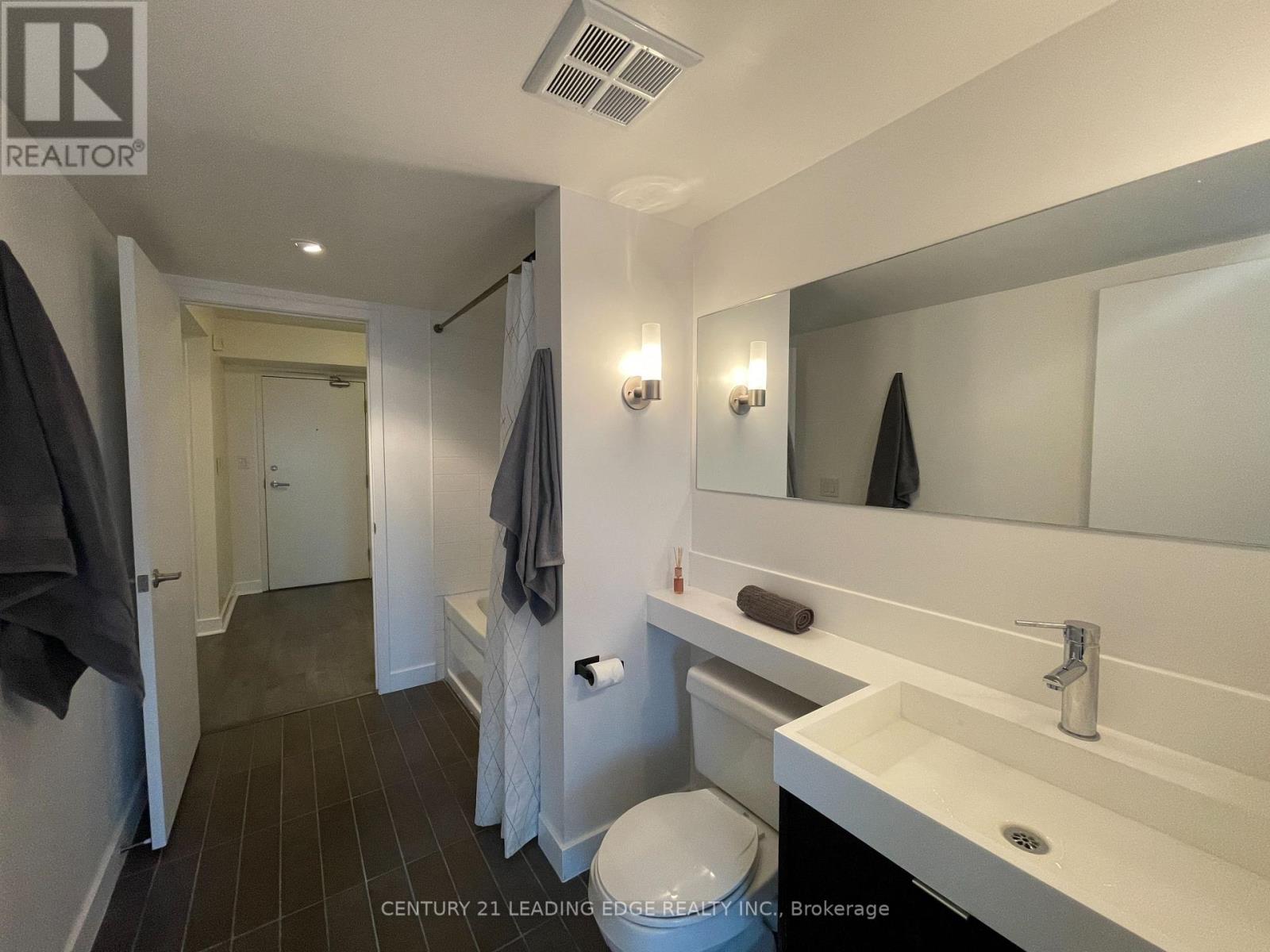 3211 - 25 Telegram Mews, Toronto, Ontario  M5V 3Z1 - Photo 5 - C13017400