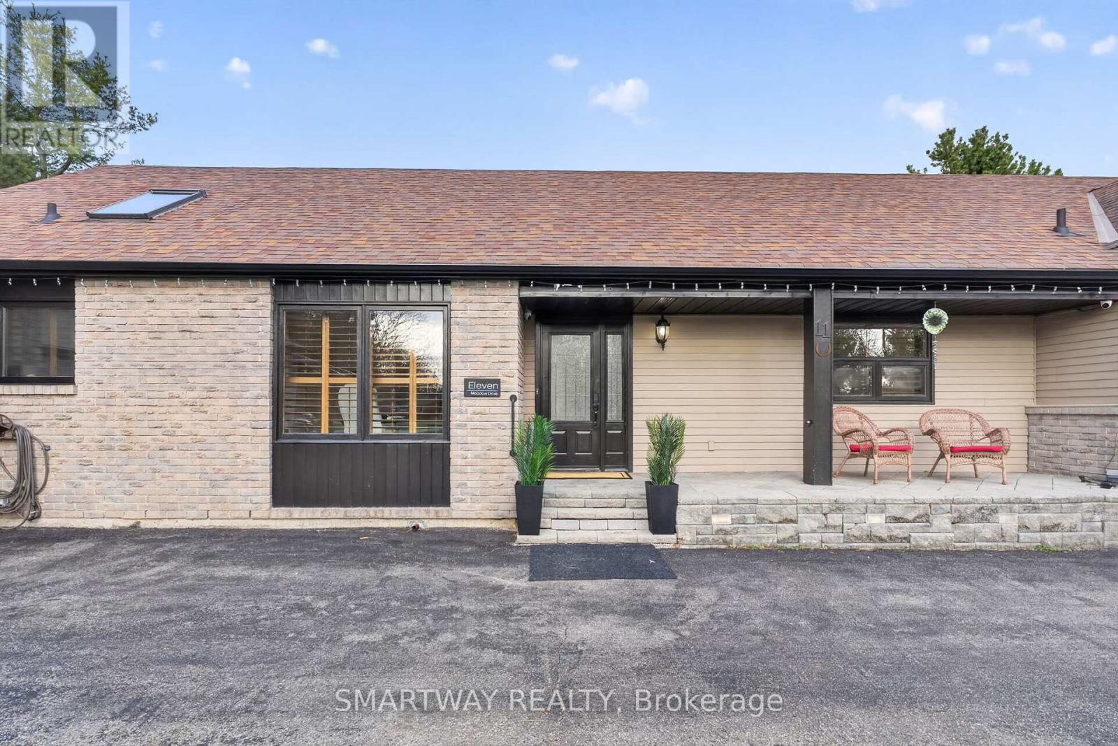 11 Meadow Drive, Caledon, Ontario  L7K 1A2 - Photo 2 - W13007786