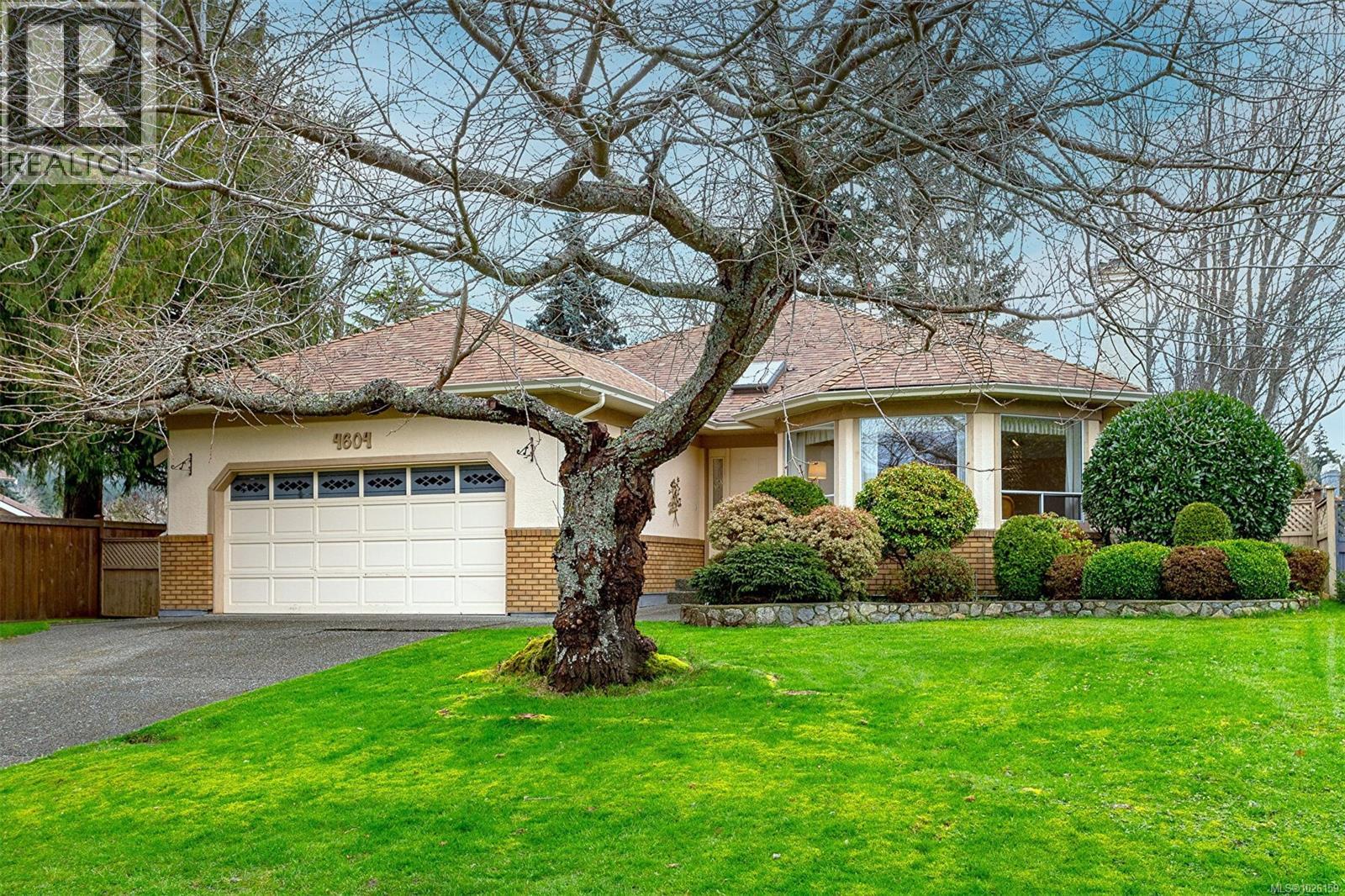 4604 Sunnymead Way, Saanich, British Columbia