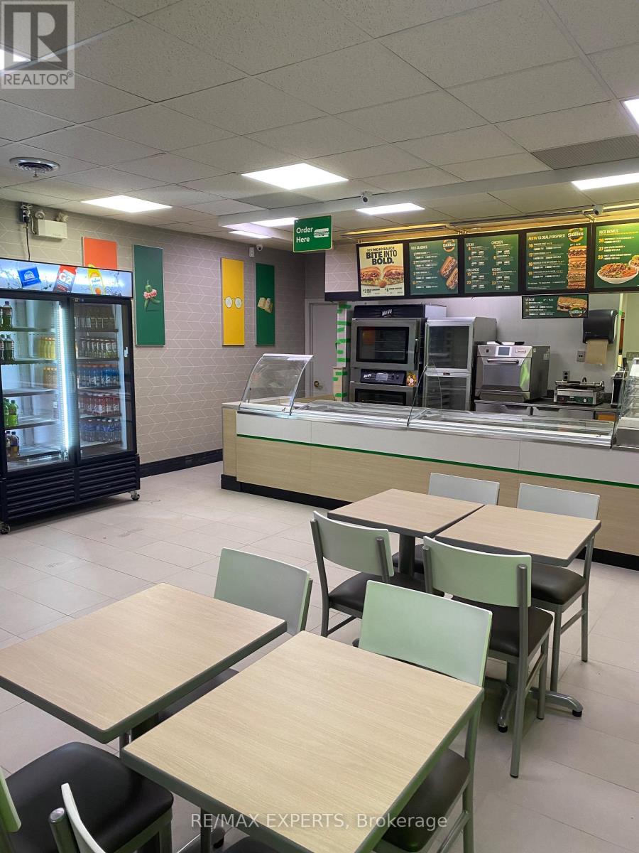 41 Kennedy Road N, Brampton, Ontario  L6V 1X6 - Photo 4 - W13017390