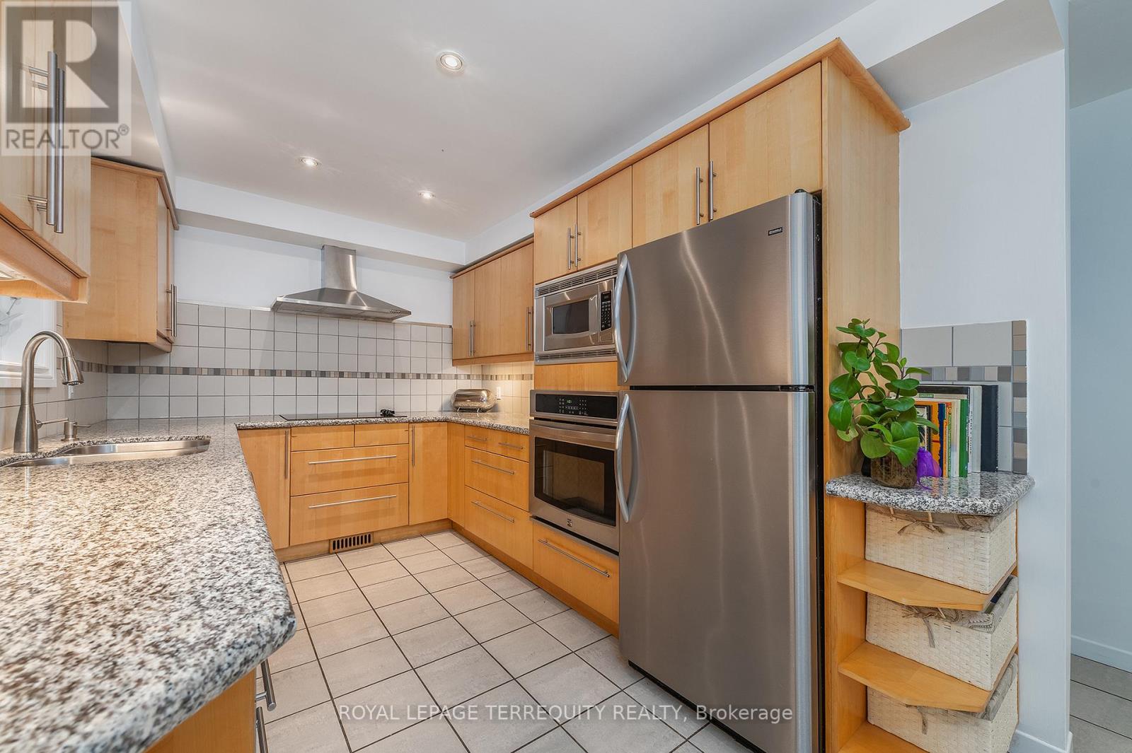 6 Earlington Avenue, Toronto, Ontario  M8X 2N5 - Photo 14 - W13017402