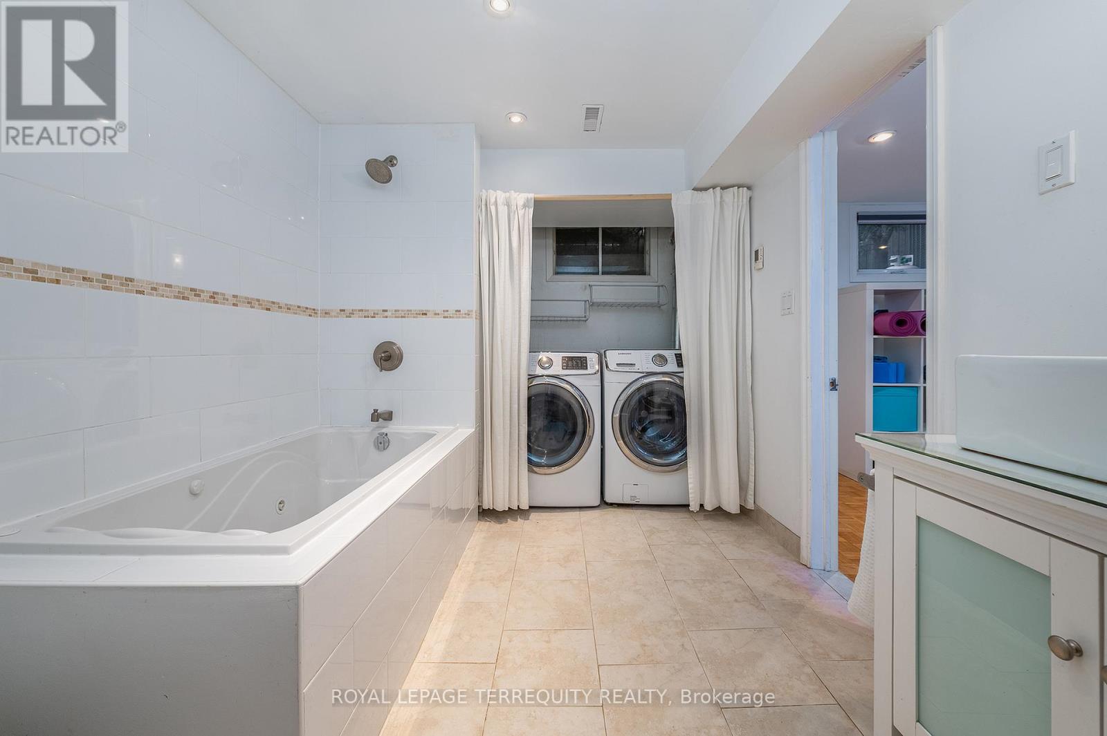 6 Earlington Avenue, Toronto, Ontario  M8X 2N5 - Photo 35 - W13017402