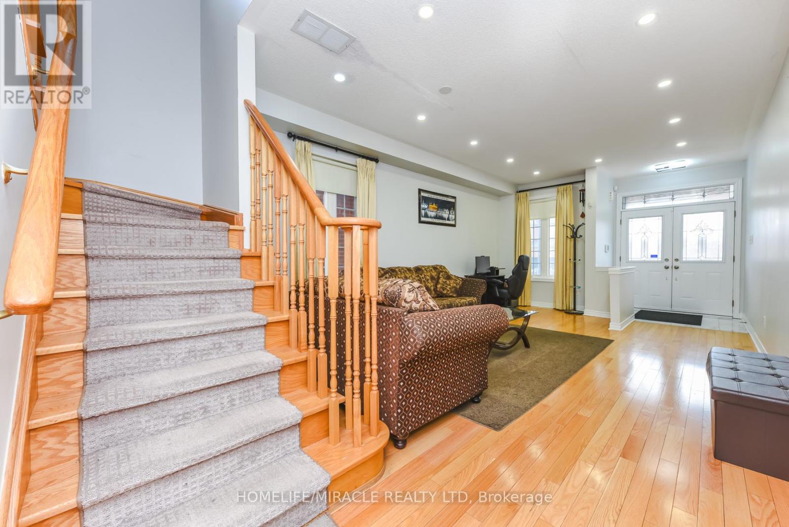 20 Gamson Crescent, Brampton, Ontario  L6R 0V8 - Photo 5 - W13011394