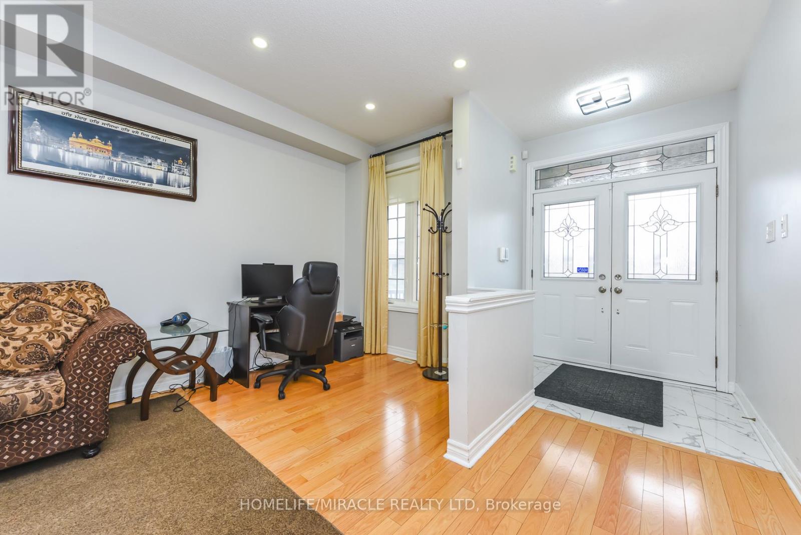 20 Gamson Crescent, Brampton, Ontario  L6R 0V8 - Photo 4 - W13011394