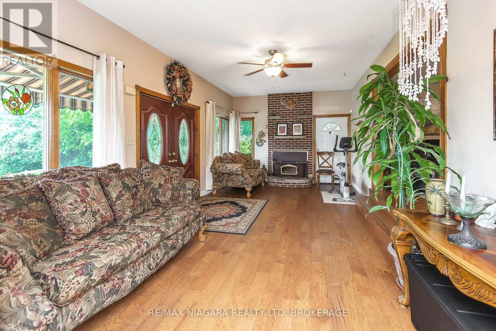 140 Lakeshore Road, Fort Erie, Ontario  L2A 1B2 - Photo 11 - X11995455