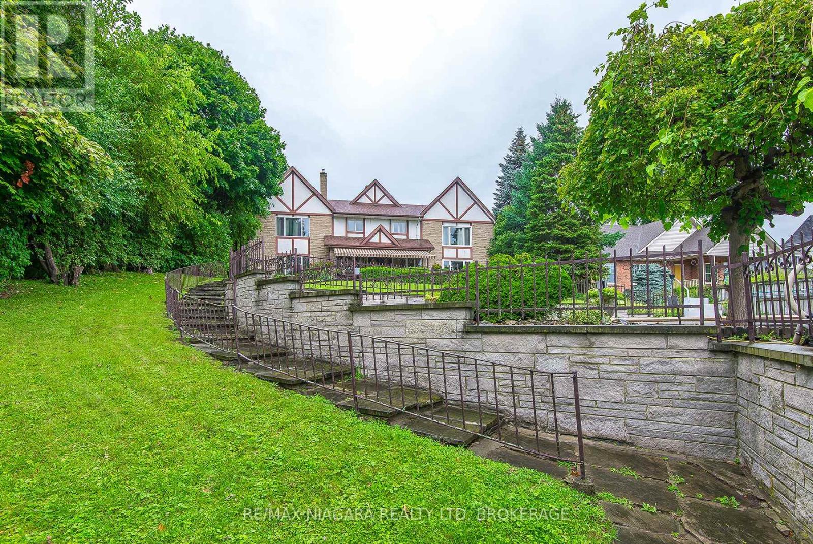 140 Lakeshore Road, Fort Erie, Ontario  L2A 1B2 - Photo 2 - X11995455