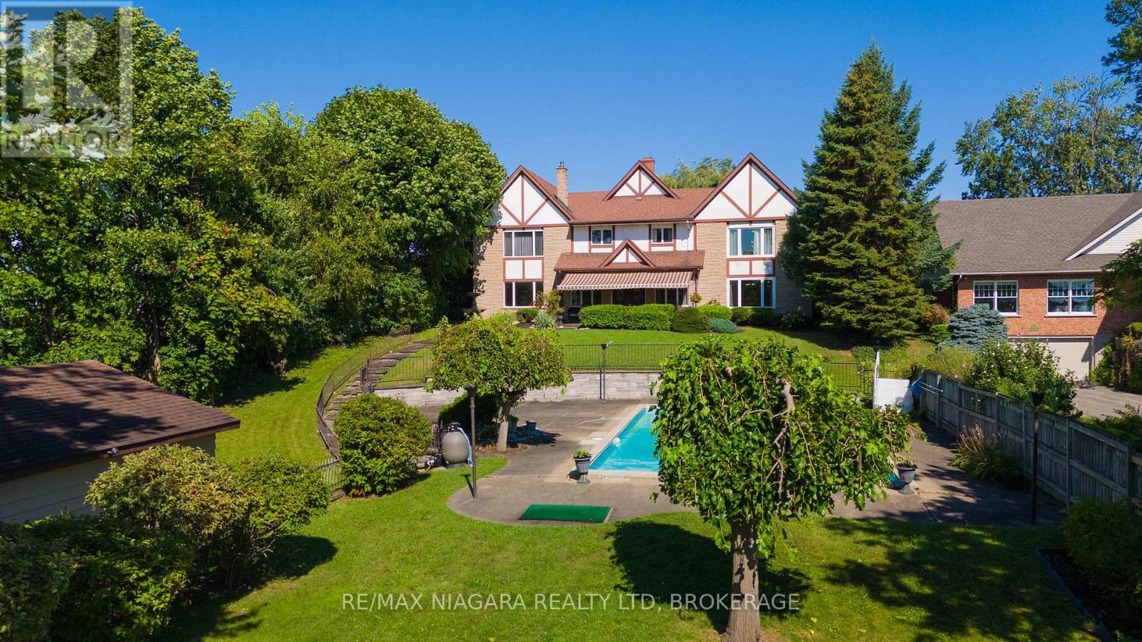 140 Lakeshore Road, Fort Erie, Ontario  L2A 1B2 - Photo 3 - X11995455