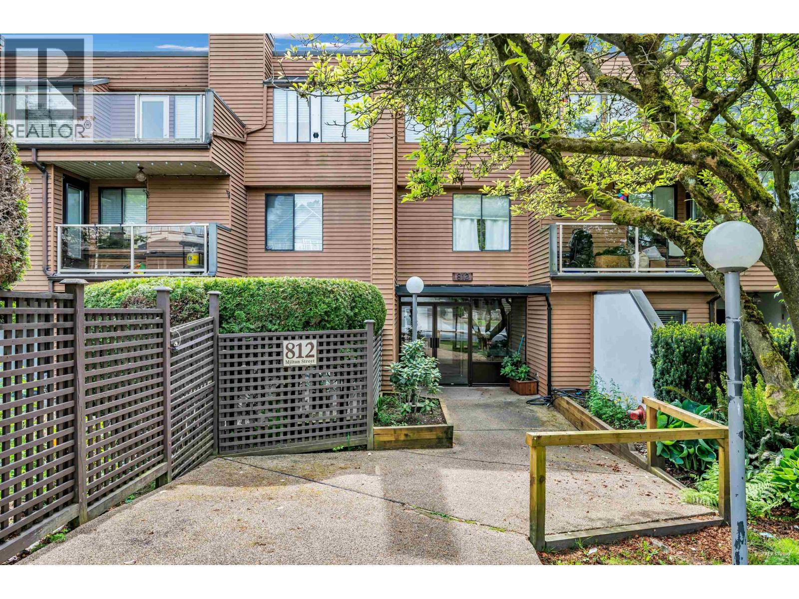 108 812 Milton Street, New Westminster, British Columbia  V3M 1N2 - Photo 2 - R3071665