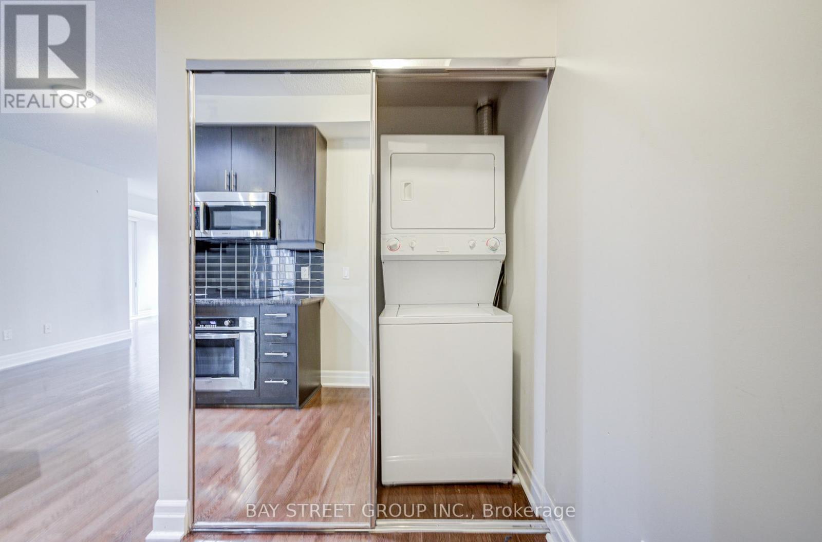 1604 - 35 Balmuto Street, Toronto, Ontario  M4Y 0A3 - Photo 9 - C13017434