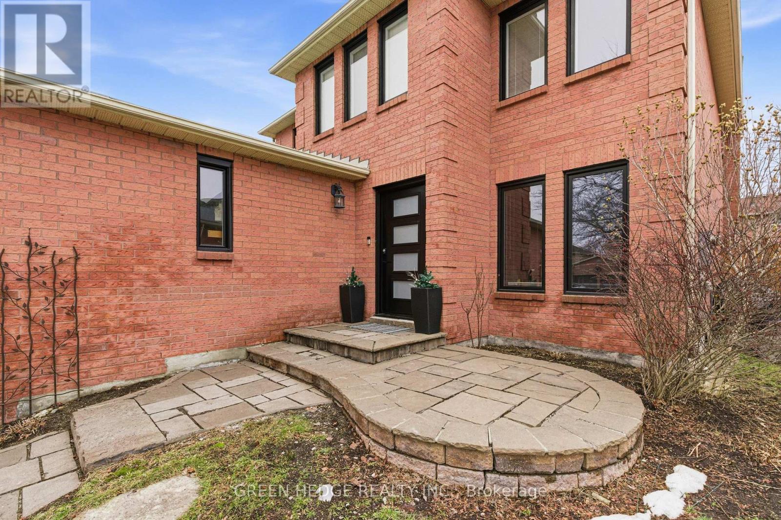 33 Dagwell Crescent, Ajax, Ontario  L1T 3M8 - Photo 3 - E13017436