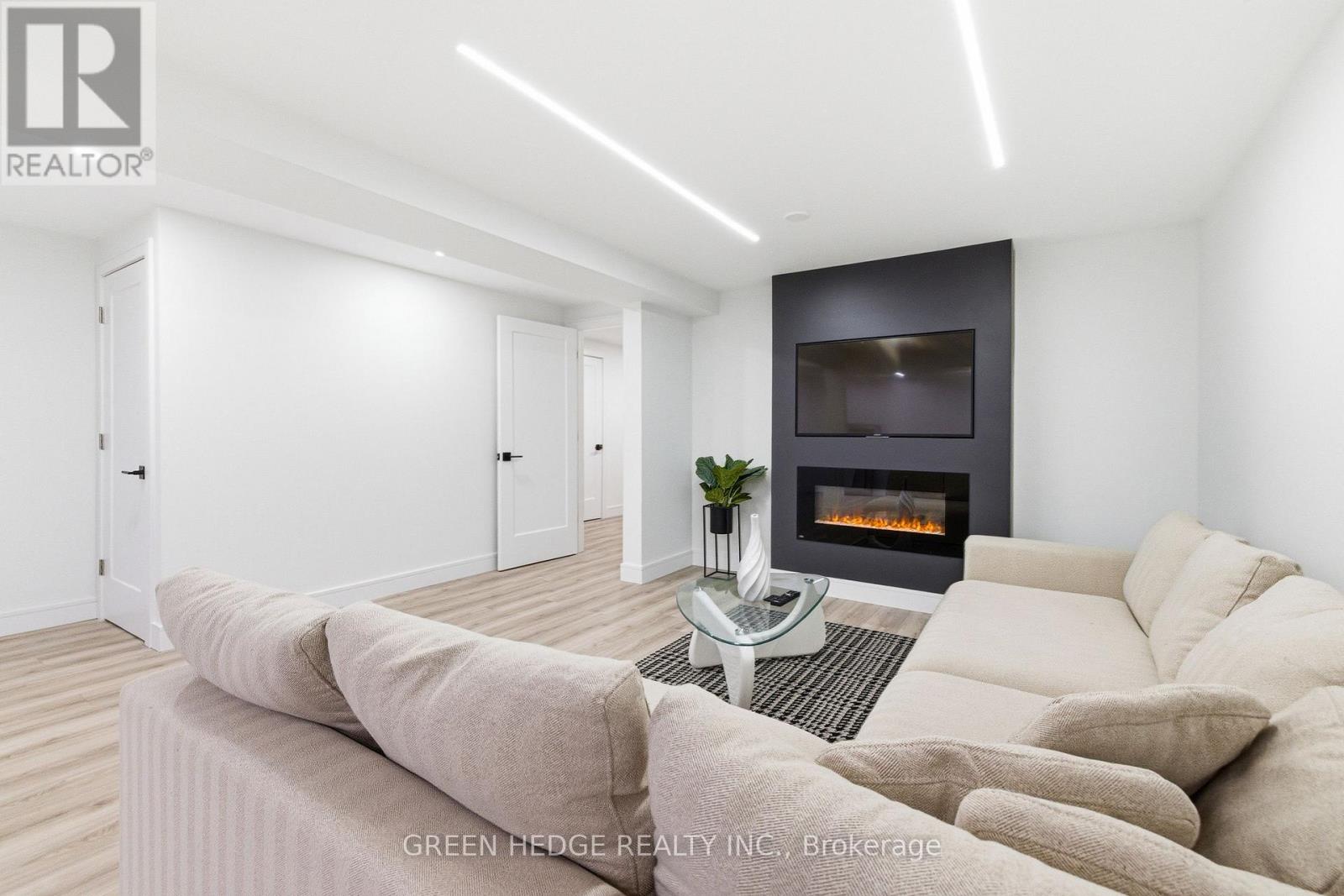 33 Dagwell Crescent, Ajax, Ontario  L1T 3M8 - Photo 32 - E13017436