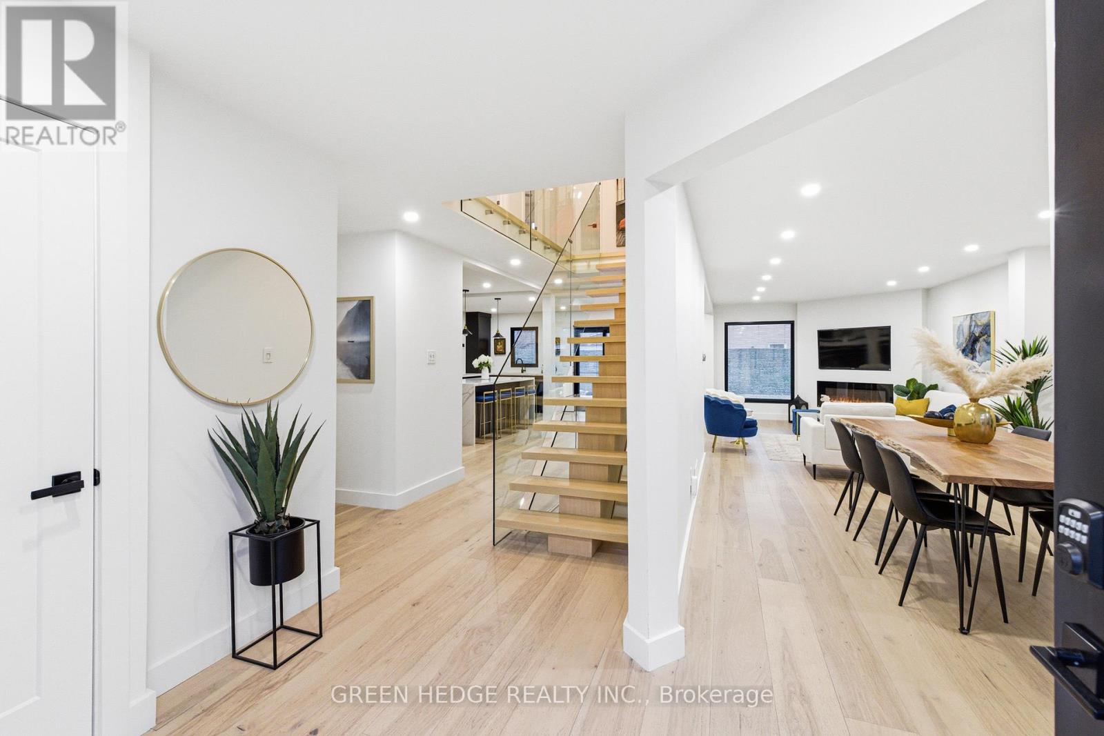 33 Dagwell Crescent, Ajax, Ontario  L1T 3M8 - Photo 4 - E13017436